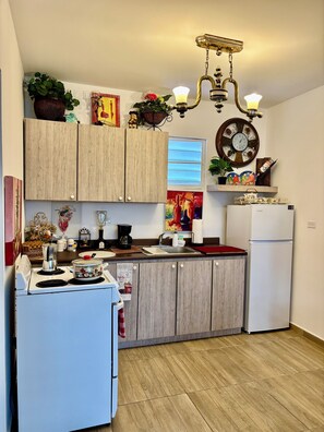 Fridge, microwave, oven, coffee/tea maker