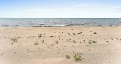 Cottage with Private Lake Access! Short distance to town