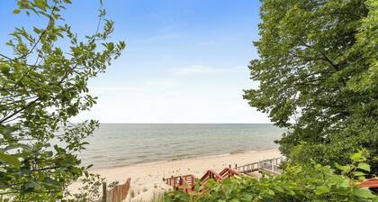 Cottage with Private Lake Access! Short distance to town