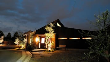 City Villa | Laptop workspace, free WiFi