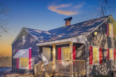 Relaxing 3/2 House Family Friendly & Pet Friendly with huge picnic pavilion