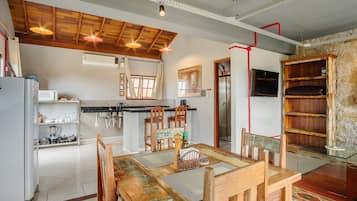 Basic Villa | Dining