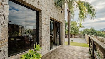 Basic Villa | Terrace/patio