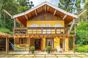 Basic Chalet | Exterior