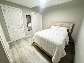 2 chambres, fer et planche à repasser, Wi-Fi, draps fournis