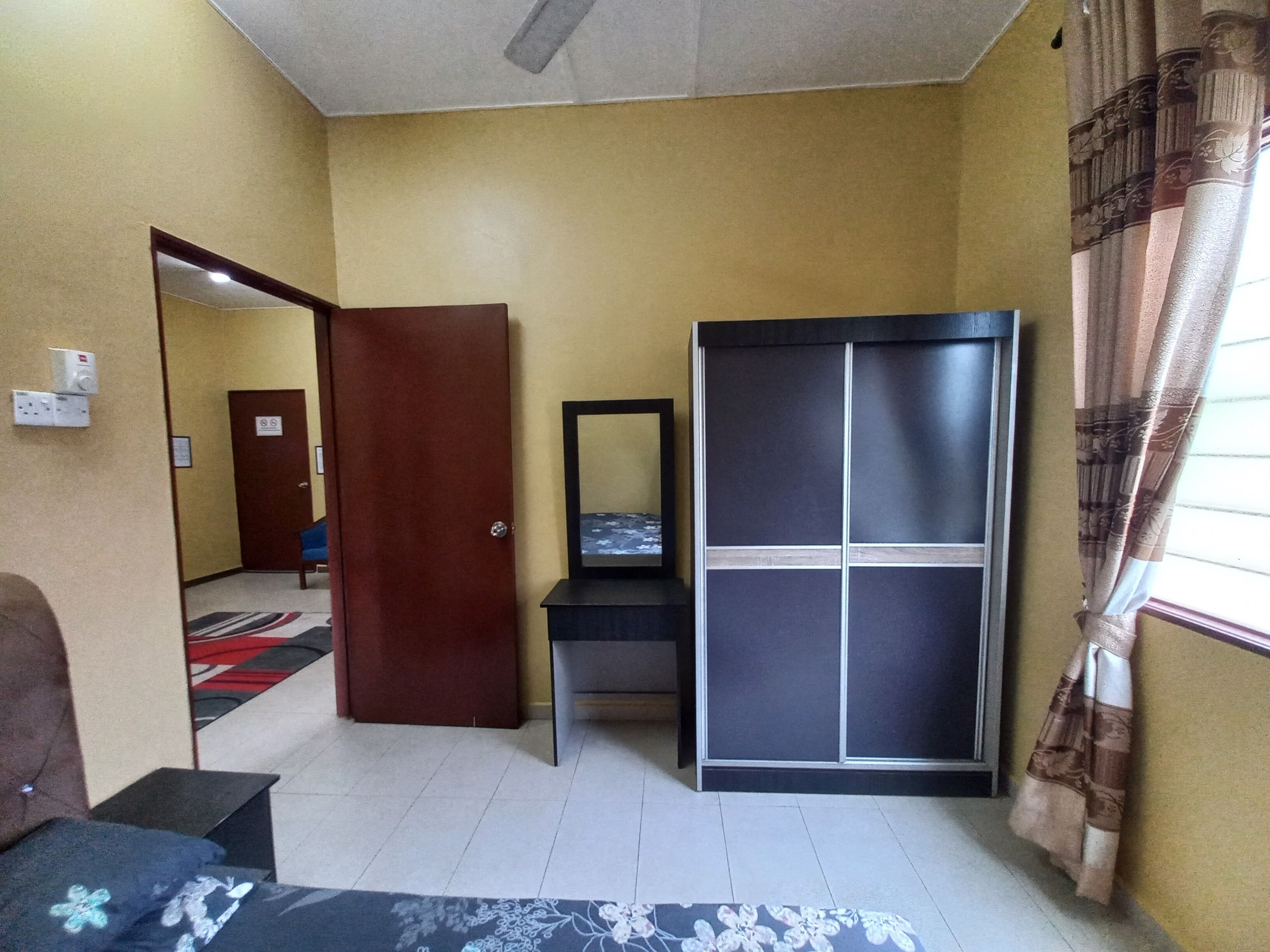 3 habitaciones, tabla de planchar con plancha y wifi gratis 