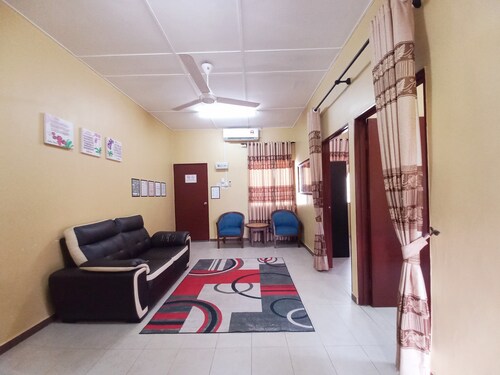 Charming 3-bedroom house with WiFi, AC, family-friendly in superb Shah Alam