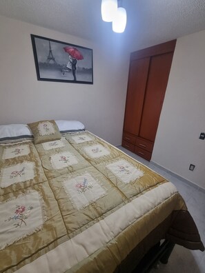 2 bedrooms, iron/ironing board, WiFi, bed sheets