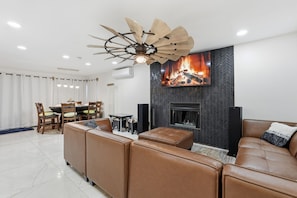TV, fireplace