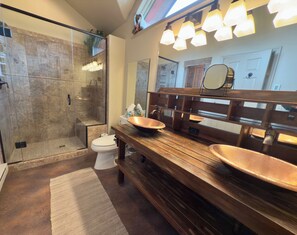 Hair dryer, towels, toilet paper - Spacious 4-bedroom house with private Sauna, Hot tub, Fitness room in Big Sky (Big Sky)