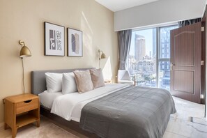 Iron/ironing board, WiFi, bed sheets - Blueground | DIFC, pool, nr Central Park (Dubai)