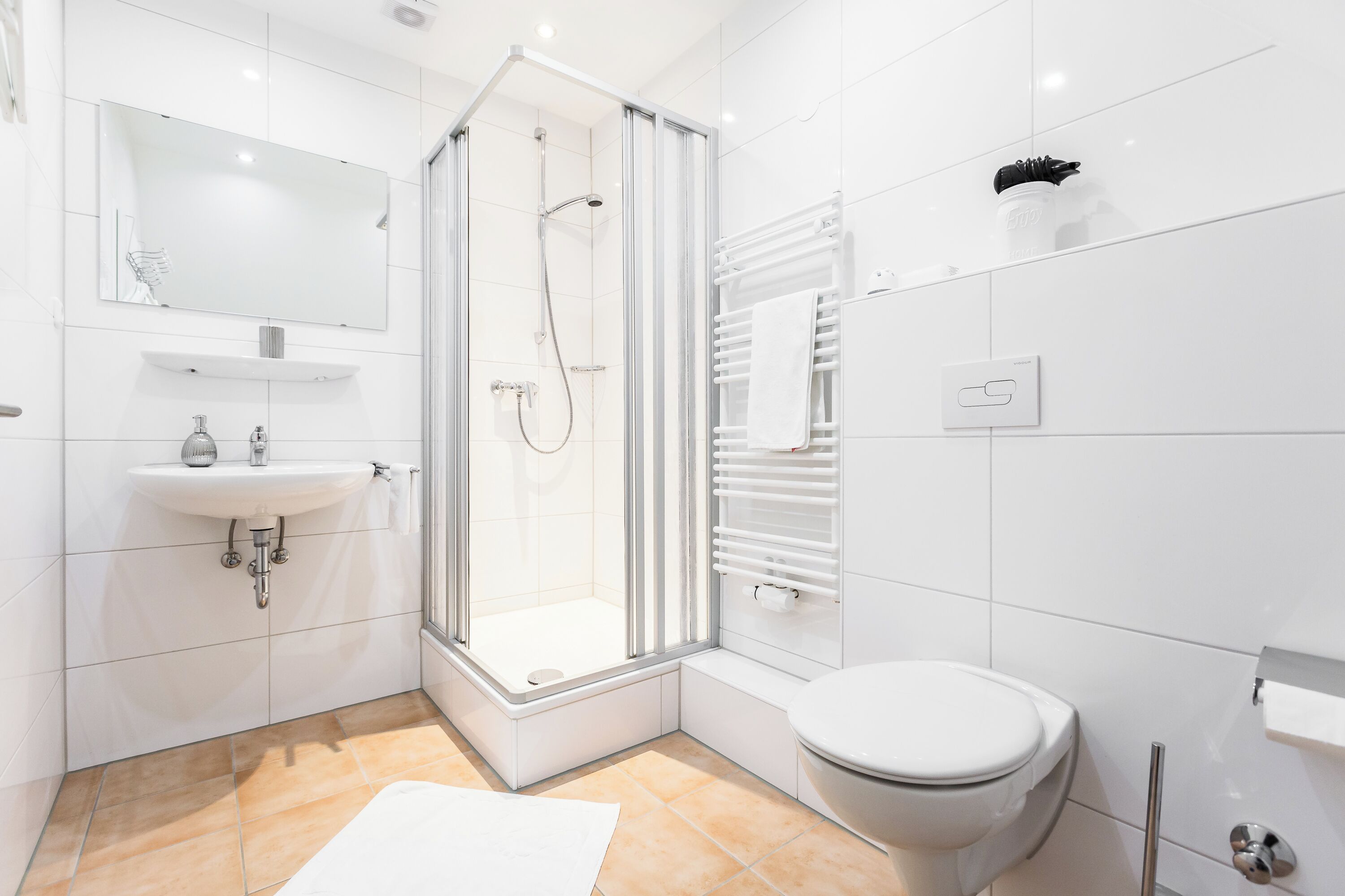 Bügeleisen/Bügelbrett, kostenloses WLAN