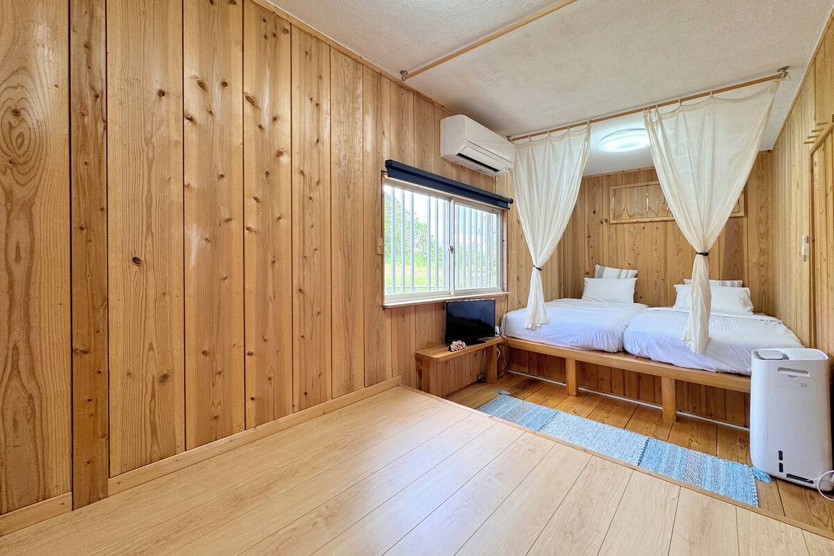 Room | Free WiFi