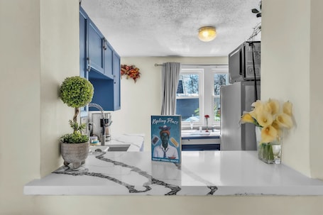 Fridge, microwave, oven, stovetop. Private Apartment Near Yale