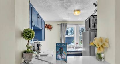 Sleeps 7 + PS5 and Game Table + Parking + Yale 5 Min