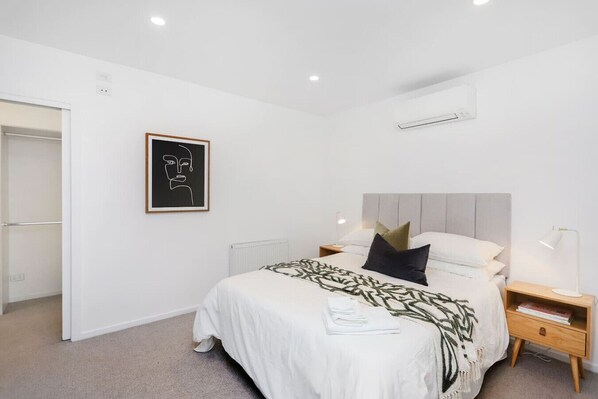 2 Schlafzimmer, Schreibtisch, Bügeleisen/Bügelbrett, WLAN