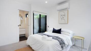2 bedrooms, desk, iron/ironing board, WiFi