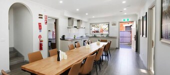 102 Luxury Queen Room with Hotel Experience • Fast WiFi • Close to Tram, 18 mins to CBD • 24/7 Security