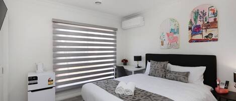 1 bedroom, desk, iron/ironing board, WiFi