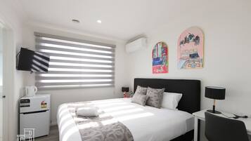 1 bedroom, desk, iron/ironing board, WiFi