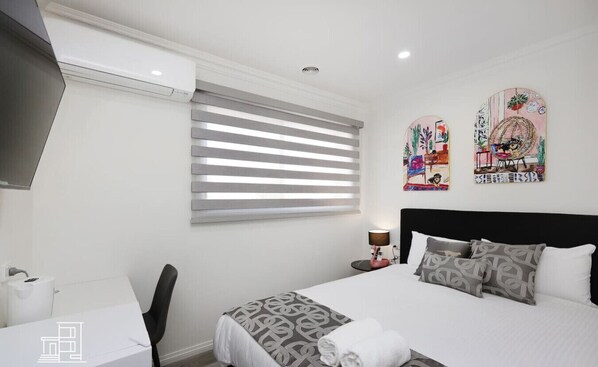 1 bedroom, desk, iron/ironing board, WiFi