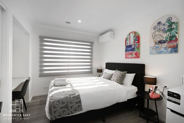 1 chambre, bureau, fer et planche à repasser, Wi-Fi