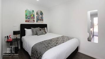 1 bedroom, desk, iron/ironing board, WiFi