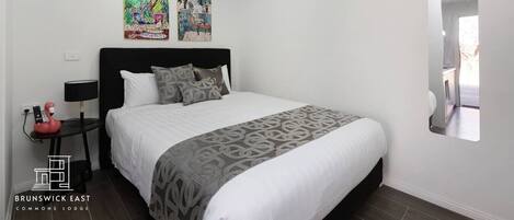 1 chambre, bureau, fer et planche à repasser, Wi-Fi