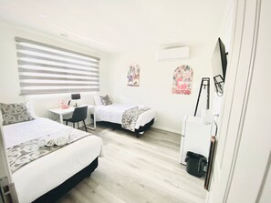 1 chambre, bureau, fer et planche à repasser, Wi-Fi