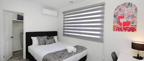 1 Schlafzimmer, Schreibtisch, Bügeleisen/Bügelbrett, WLAN