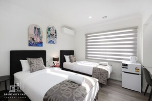 1 habitación, escritorio, tabla de planchar con plancha y wifi