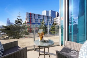 Terrace/patio - Stylish 2BR Condo | Docklands Waterfront Views| Free Access to Pool, Gym, Parking & Fast Wi-Fi (Docklands)