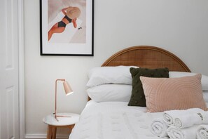 2 bedrooms, desk, iron/ironing board, WiFi