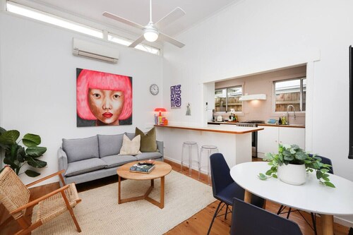 2BR Home with Private Backyard, Free Parking, Fast Wi-Fi - 3-Min Walk to Yarraville Village
