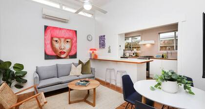 2BR Home with Private Backyard, Free Parking, Fast Wi-Fi - 3-Min Walk to Yarraville Village
