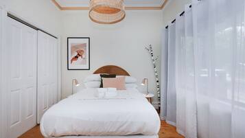 2 bedrooms, desk, iron/ironing board, WiFi