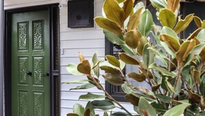 A green door with decorative panels and a window with shutters. - 2BR Home with Private Backyard, Free Parking, Fast Wi-Fi - 3-Min Walk to Yarraville Village (Yarraville)
