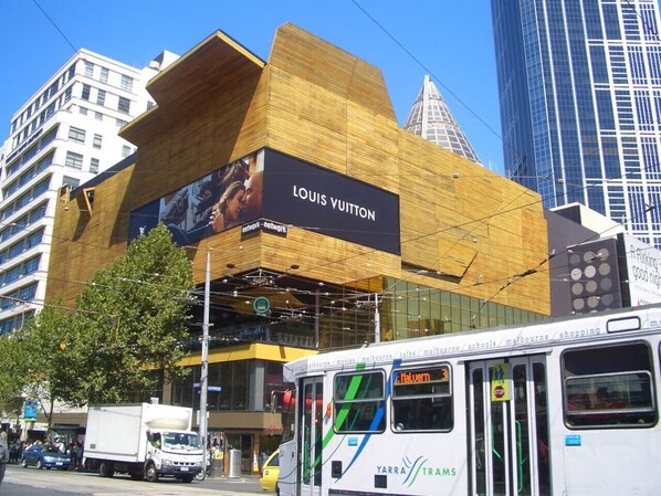 Exterior - Designer Dream: Wellness Spa & City Living | 1BR Melbourne CBD Retreat | Balcony Views | Pool, Gym, Sauna | Free Tram Zone | Steps to Market & Station (Melbourne)