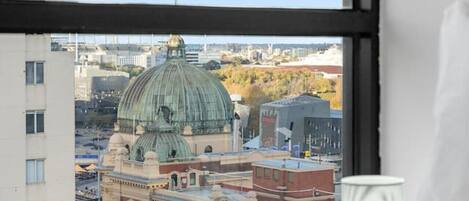 Desk, iron/ironing board, WiFi, bed sheets