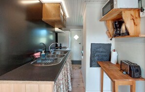 Geladeira, fogão, cooktop, cafeteira/chaleira