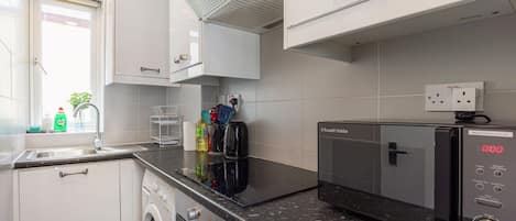 Frigorifero, microonde, forno, macchina per tè/caffè