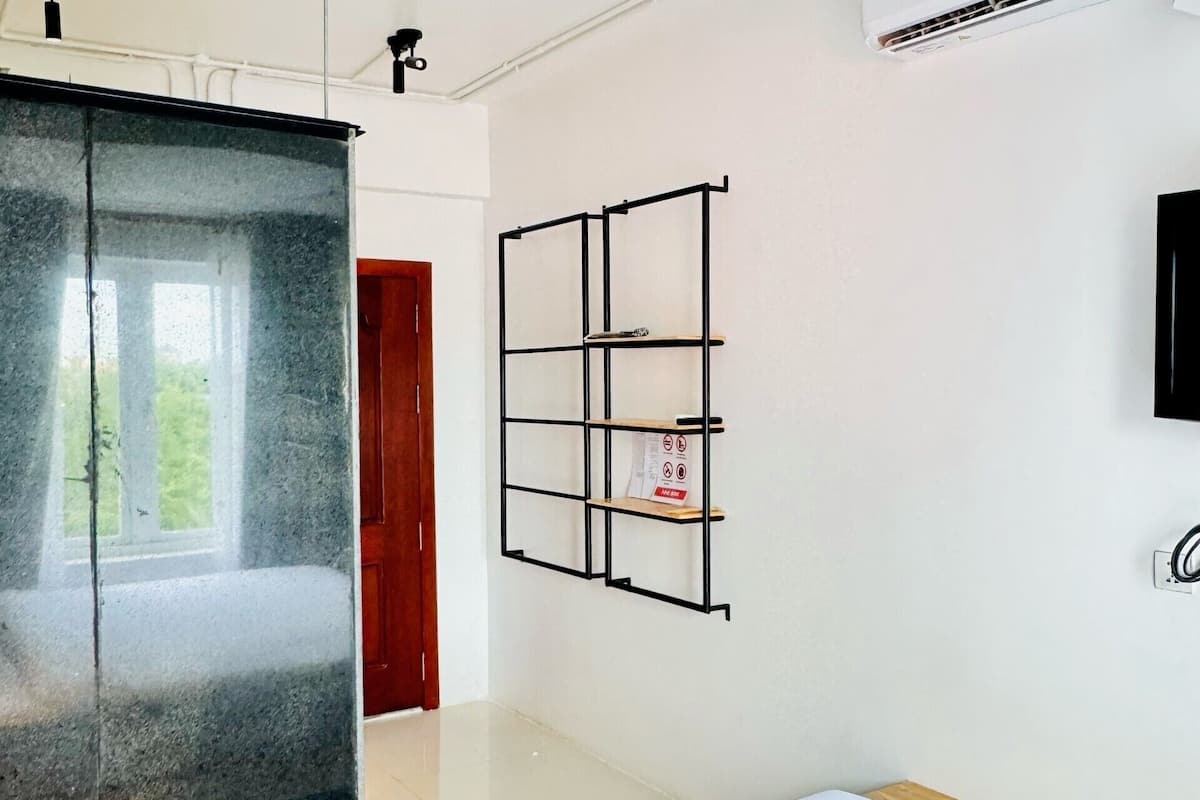 Deluxe Double Room, 1 King Bed, Pool View | Free WiFi, bed sheets