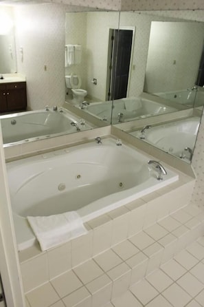 King Room with Spa Bath | Työpöytä, pimennysverhot, äänieristys, ilmainen Wi-Fi