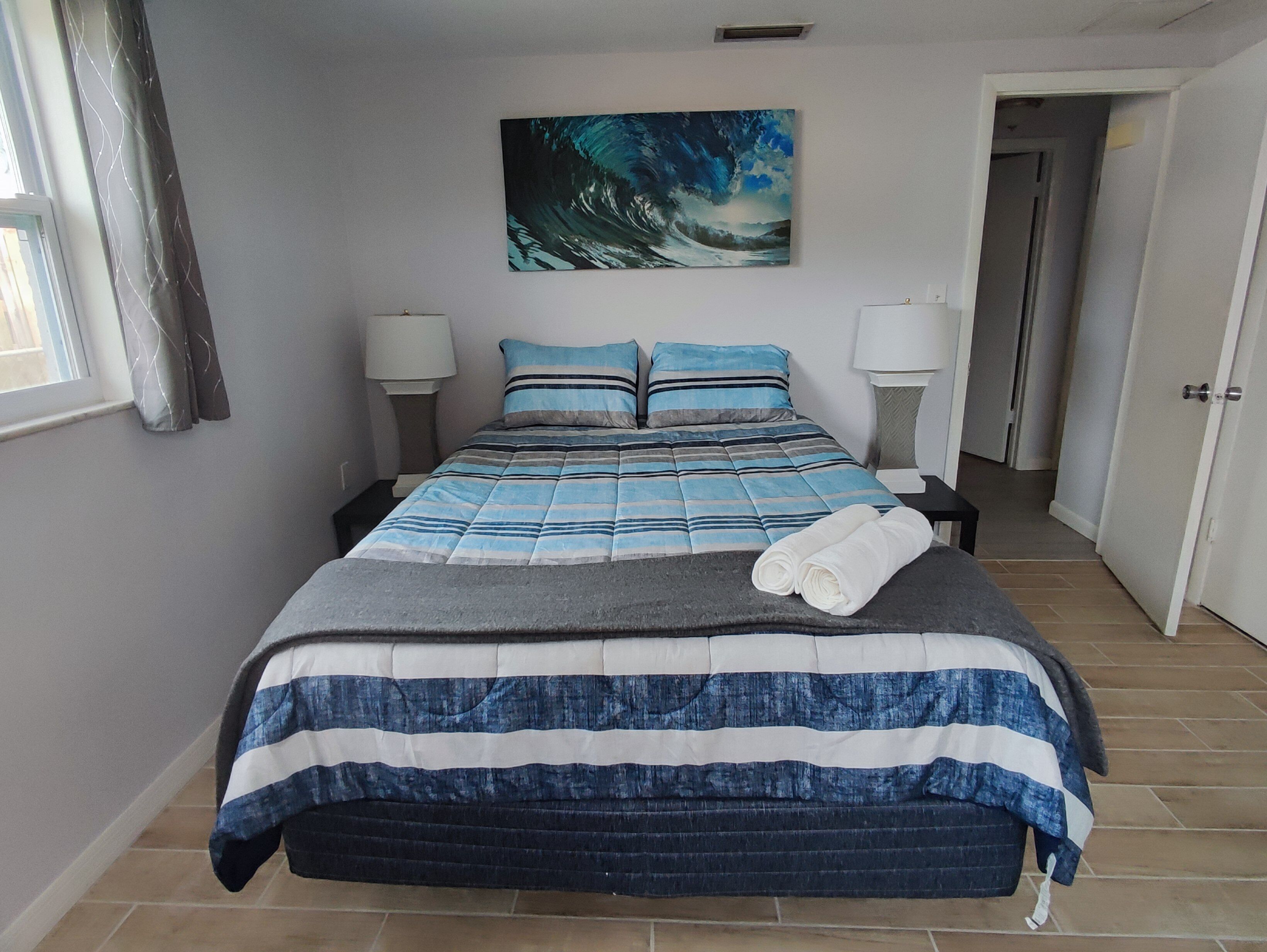 3 habitaciones, tabla de planchar con plancha, wifi y ropa de cama 