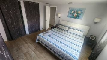 3 bedrooms, iron/ironing board, free WiFi, bed sheets