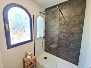 Hair dryer, towels