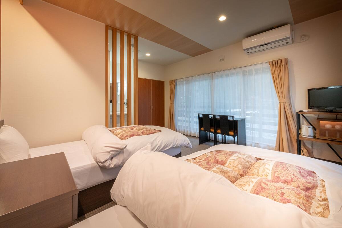 Twin Room, Non Smoking (No bath) | Free WiFi