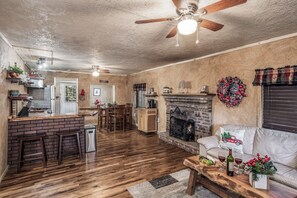 Smart TV, fireplace - Cuddle Up In the Upper Canyon! (Ruidoso)