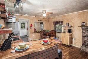 Interior - Cuddle Up In the Upper Canyon! (Ruidoso)