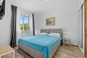1 bedroom, in-room safe, iron/ironing board, travel crib
